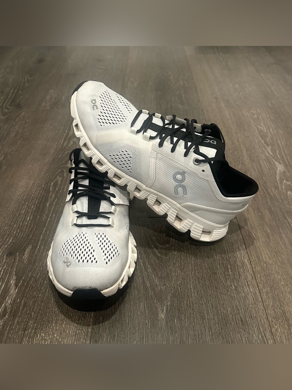 On Cloud Running Womans Cloud X Shoes - White & Black Size 9